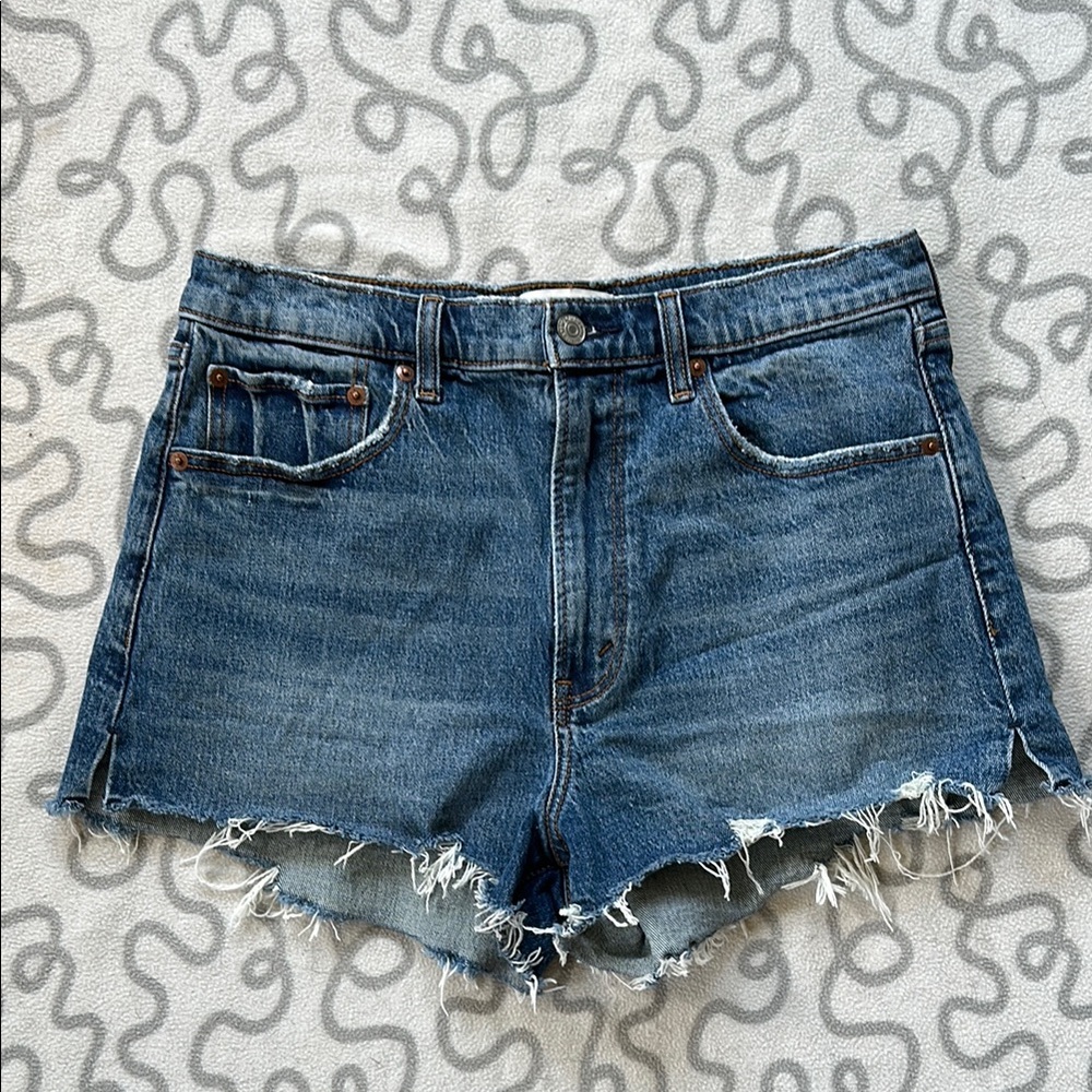 Abercrombie & Fitch The Mom Short High Rise